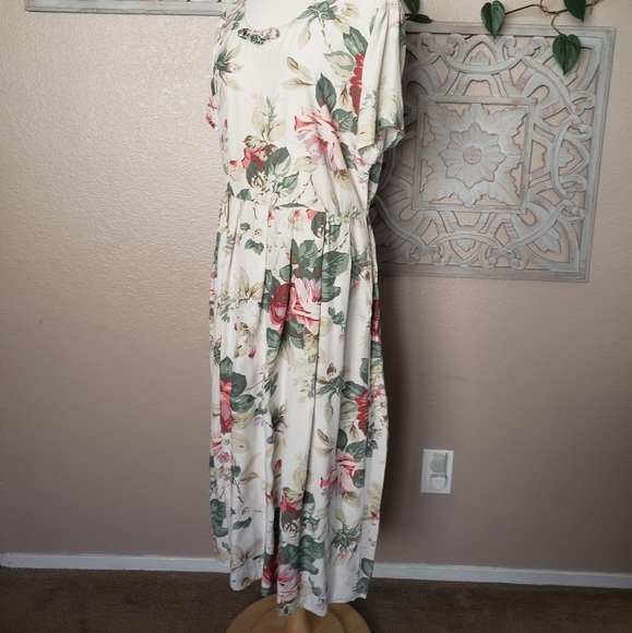 Floral Dress - Picture 3 of 15